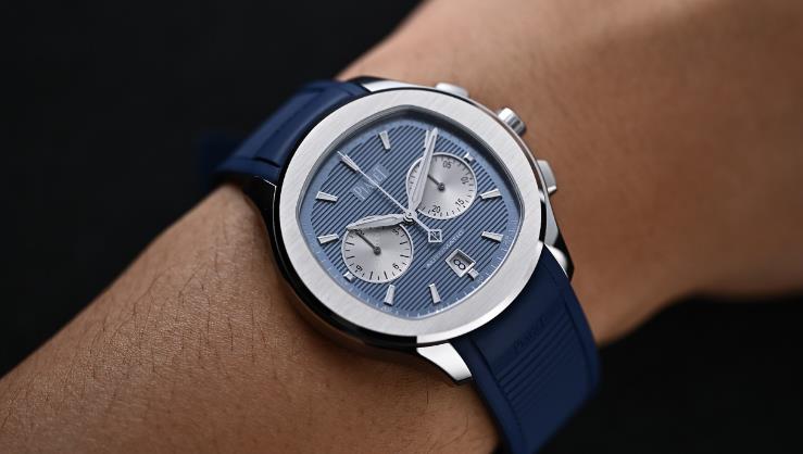 丰富色彩美学伯爵Polo Chronograph浅岩蓝计时码表（图）