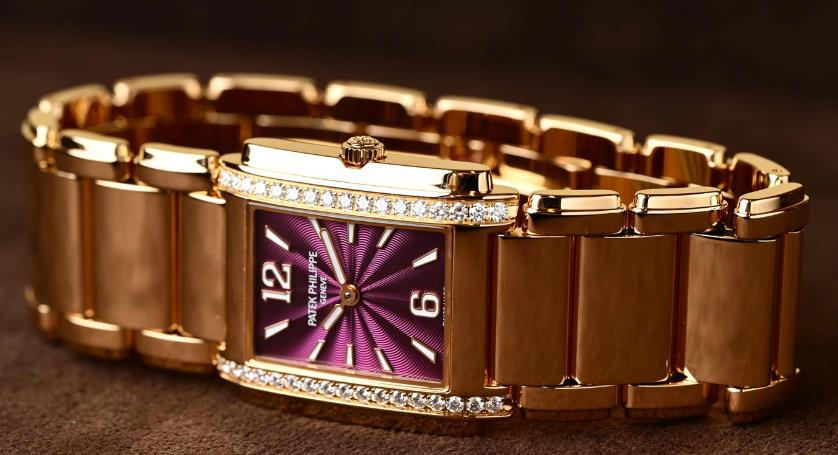 百达翡丽腕表表盘生锈处理技巧(轻松解决腕表表盘生锈问题)