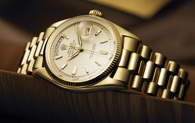 劳力士表表盘生锈解决技巧(轻松应对劳力士表表盘生锈的方法) 劳力士表表盘生锈解决技巧(轻松应对劳力士表表盘生锈的方法)