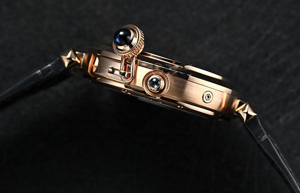 卡地亚腕表进灰(如何正确清洁卡地亚腕表表面)