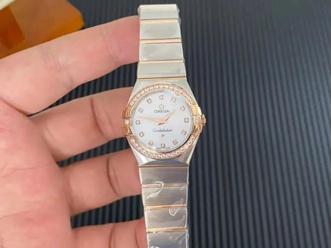 欧米茄手表划痕处理方法(轻松解决手表划痕的小技巧)